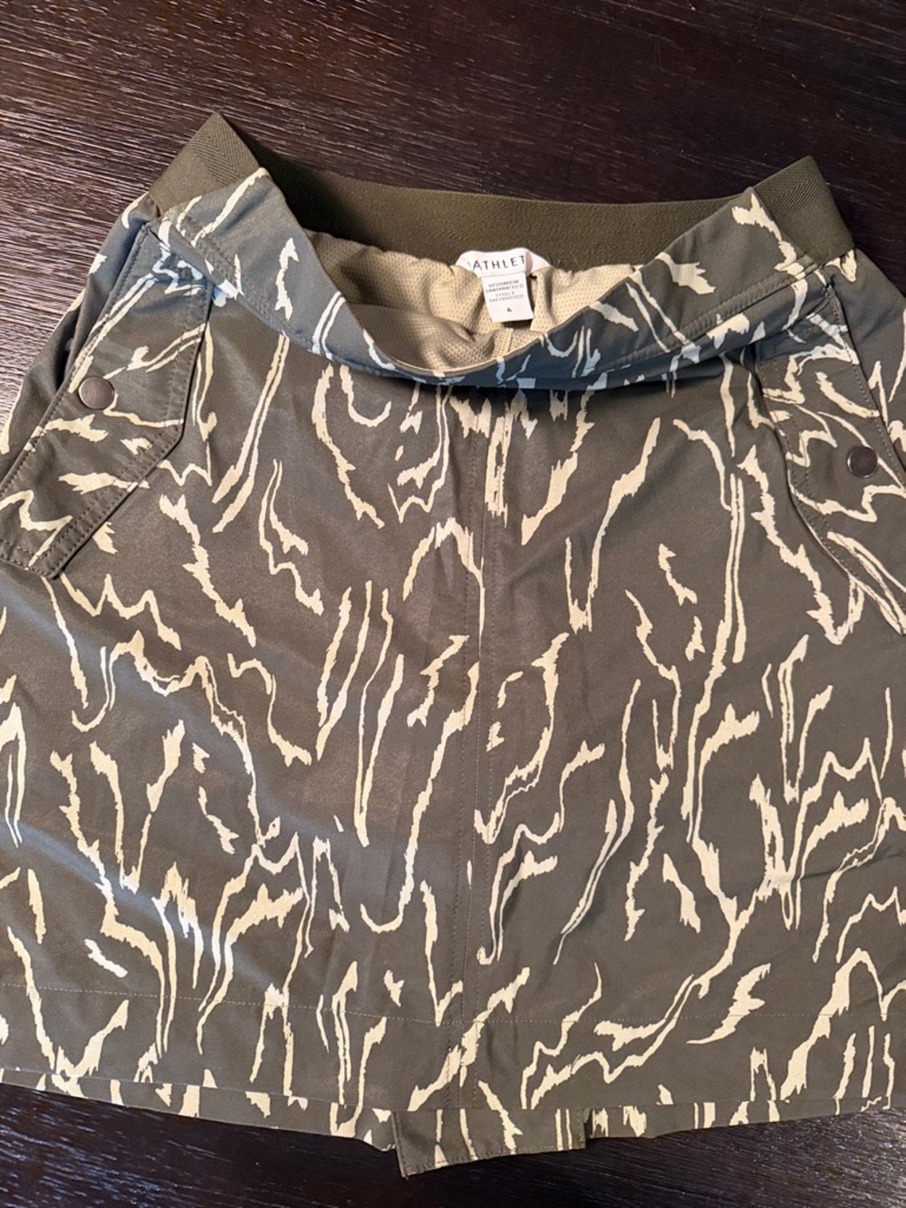 Athleta Olive & Ivory Abstract Print Mini Skort size 6 like new condition